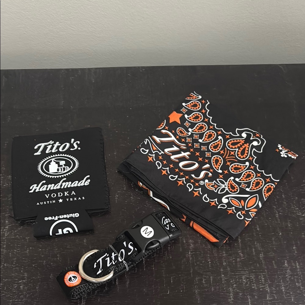 Tito’s Bundle - NEVER USED!!! (Collar, Koozie and Bandana)